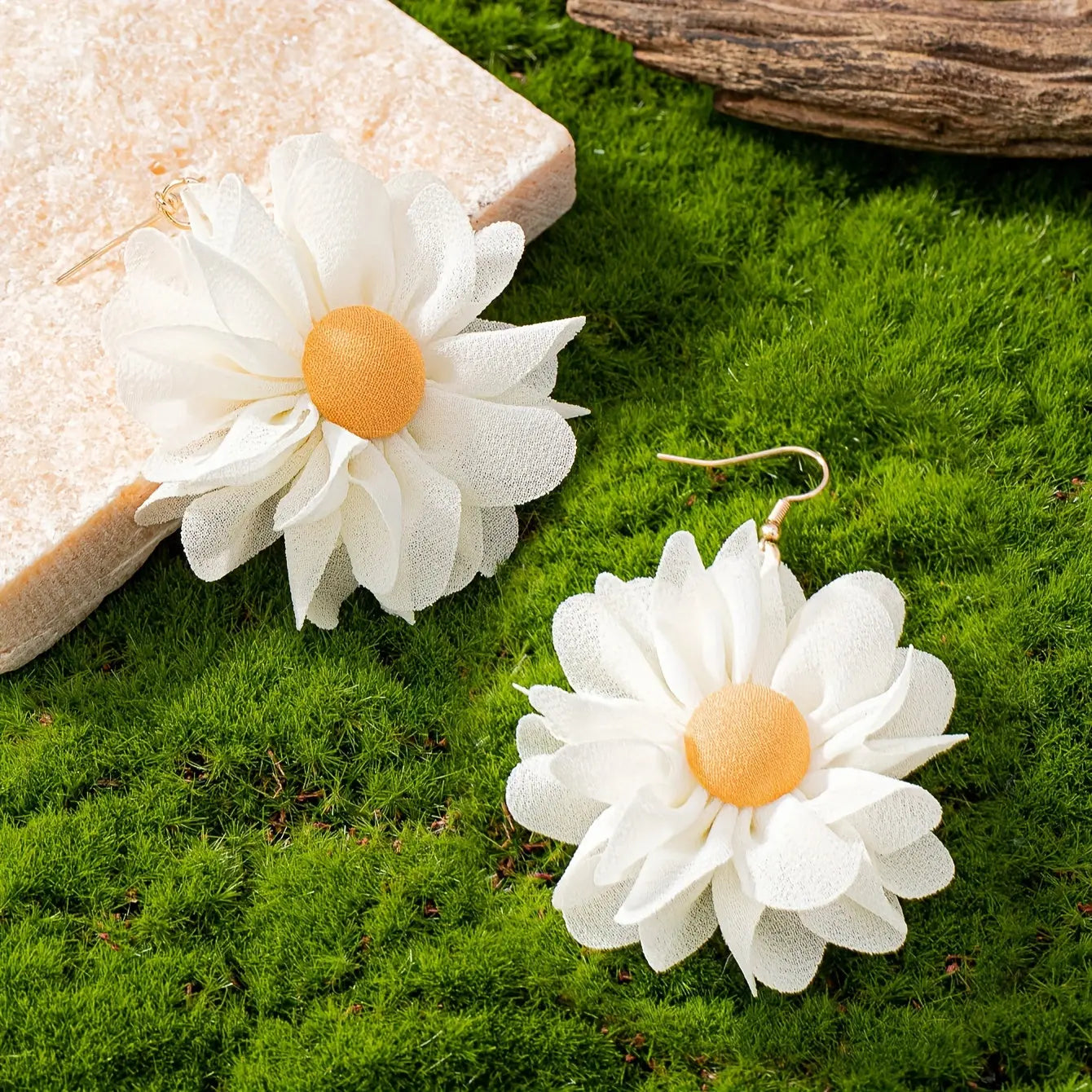 Elegant Vintage Style Daisy Earrings: Perfect for Parties, Weddings, and Everyday Wear - No Power Required MyFave Boutique