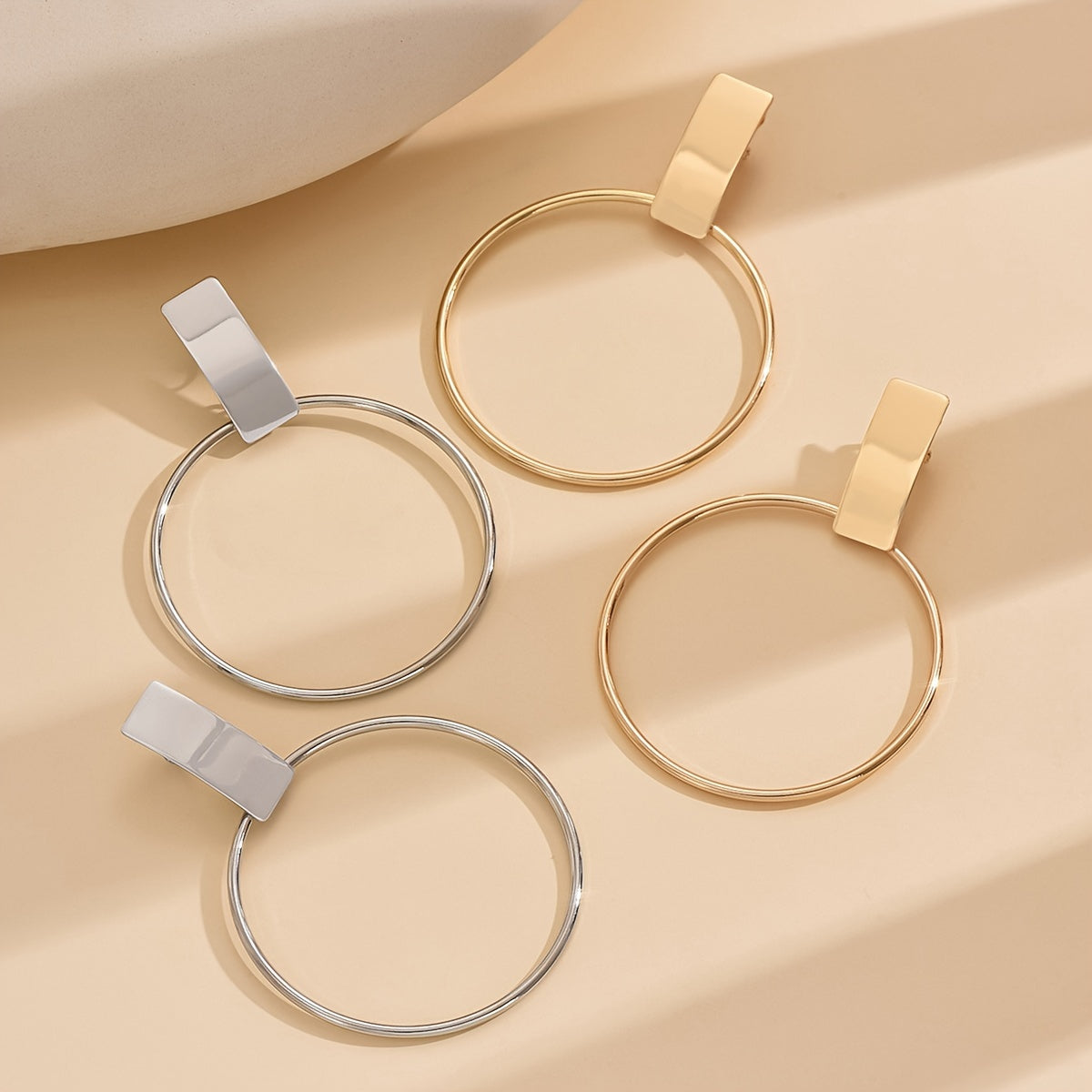 Geometric Minimalist Circle Clip-On Earrings for Women, Simple Fashion Non-Pierced Ear Clips, Daily Wear No Mosaic Ear Cuffs, Versatile Design for All Seasons - Pair MyFave Boutique